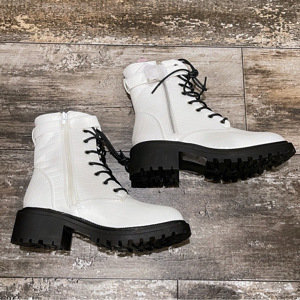 Nicole Miller Boots New‎ York Snakeskin Combat Moto City White Size 7 NEW - Picture 14 of 16